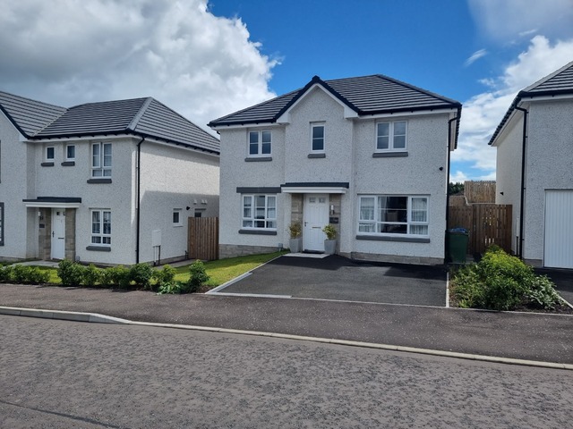 4 bedroom part-furnished house to rent Huntingtower Haugh