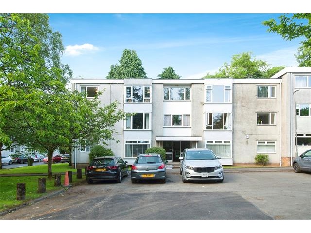 3 bedroom flat  for sale Busby