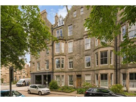 5/8 Argyle Park Terrace, Marchmont, EH9 1JY