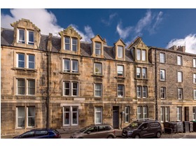 8/7 Dudley Avenue South, Trinity, EH6 4PJ