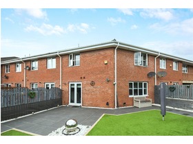 Tullis Gardens, Bridgeton, G40 1AJ