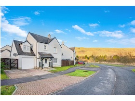 Castle Circle, Lennoxtown, G66 7BE