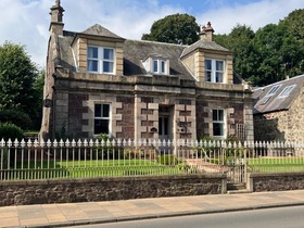 Elphinstone Cottage, High Street, Biggar, ML12 6DA