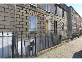 South Fort Street, Trinity, EH6 4DL