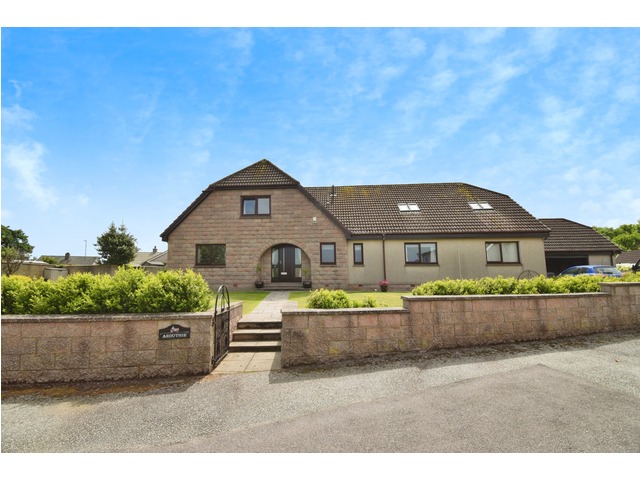 6 bedroom detached house for sale Cowie