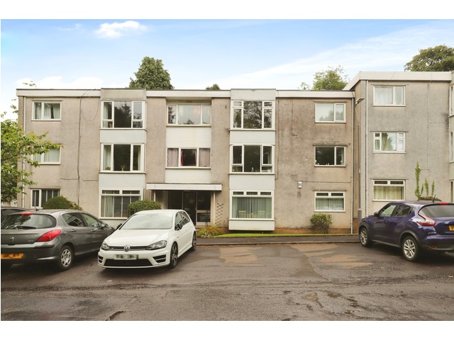 2 bedroom flat  for sale Busby
