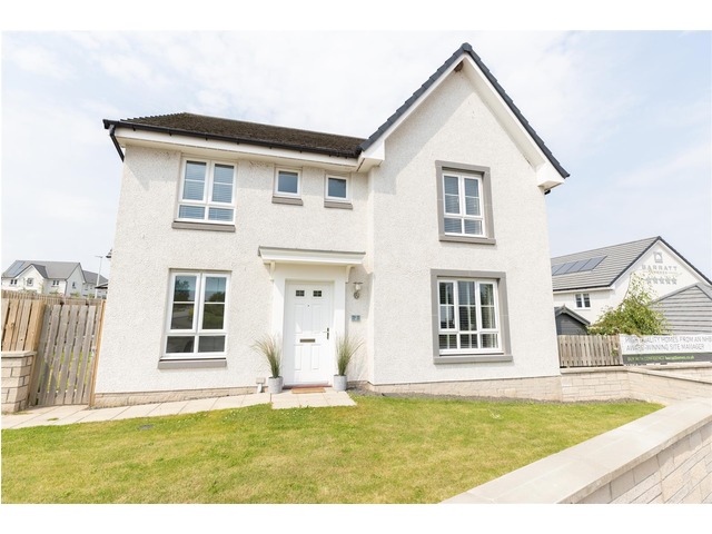 4 bedroom detached house for sale Huntingtower Haugh