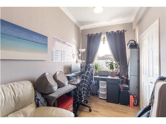 3 Bedroom Flat For Sale Monifieth Avenue Cardonald Glasgow G52 3dj