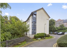 16/4 St John's Hill, Old Town, EH8 9UQ