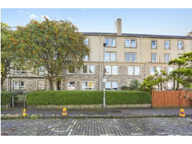 10/4 Lapicide Place, Leith, EH6 4HE