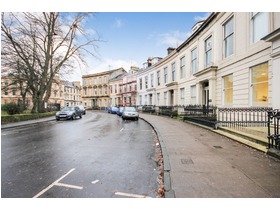 Queens Crescent, Woodlands, G4 9BW